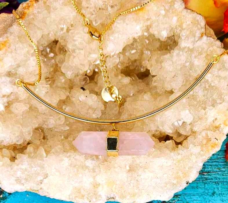 💐That is SO Pretty! Rose Quartz Bar Necklace